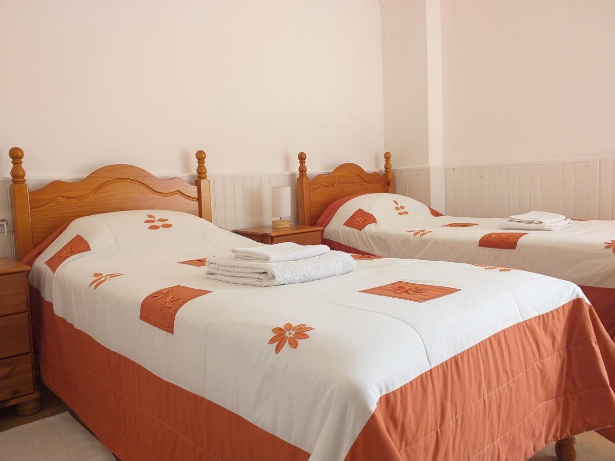 Bed and Breakfast Ancienne Ecole Cazaux-Villecomtal Zewnętrze zdjęcie