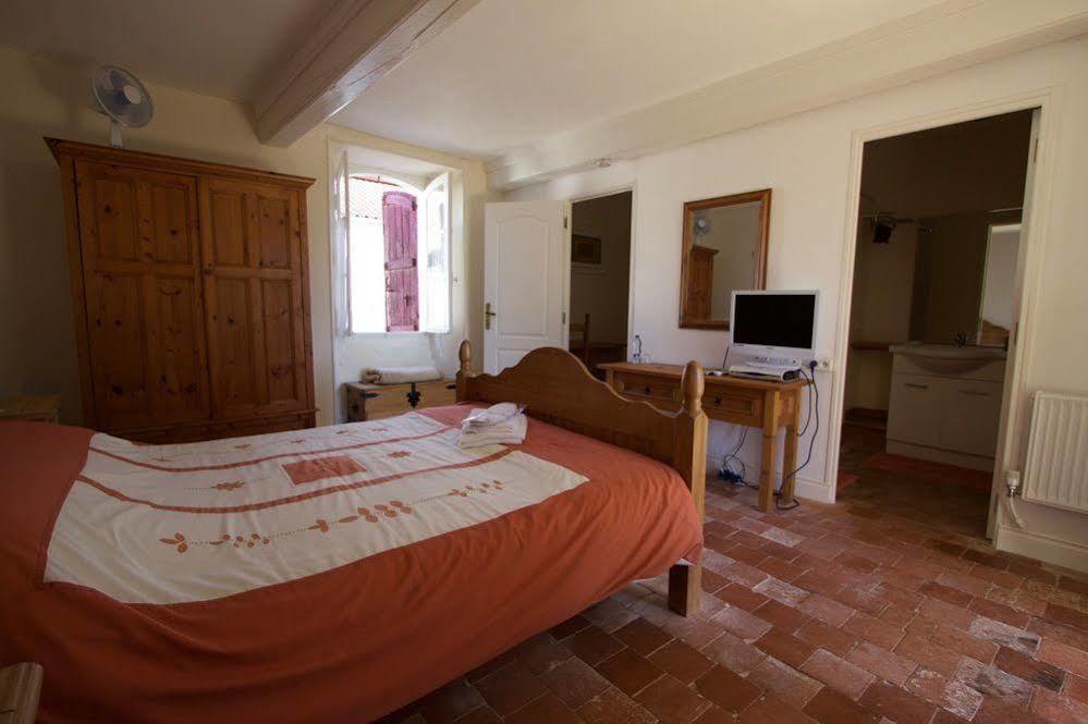Bed and Breakfast Ancienne Ecole Cazaux-Villecomtal Zewnętrze zdjęcie