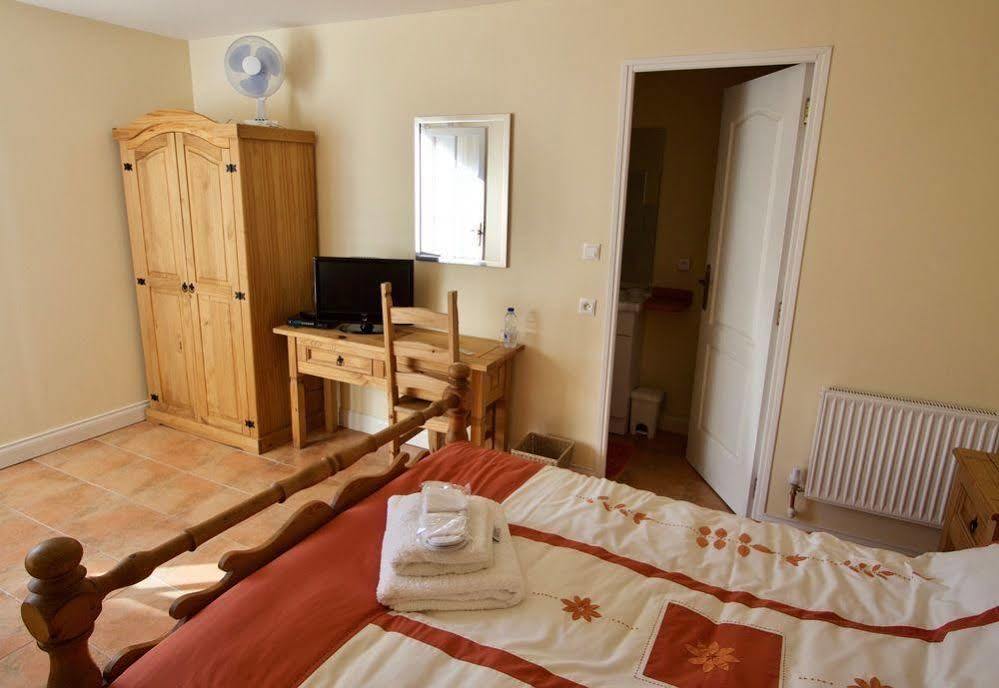 Bed and Breakfast Ancienne Ecole Cazaux-Villecomtal Zewnętrze zdjęcie